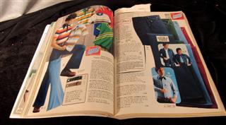 LOT OF 4 VINTAGE MONTGOMERY WARD CATALOGS 1977 1978 - CATALOGS ARE FOUR SEASONS